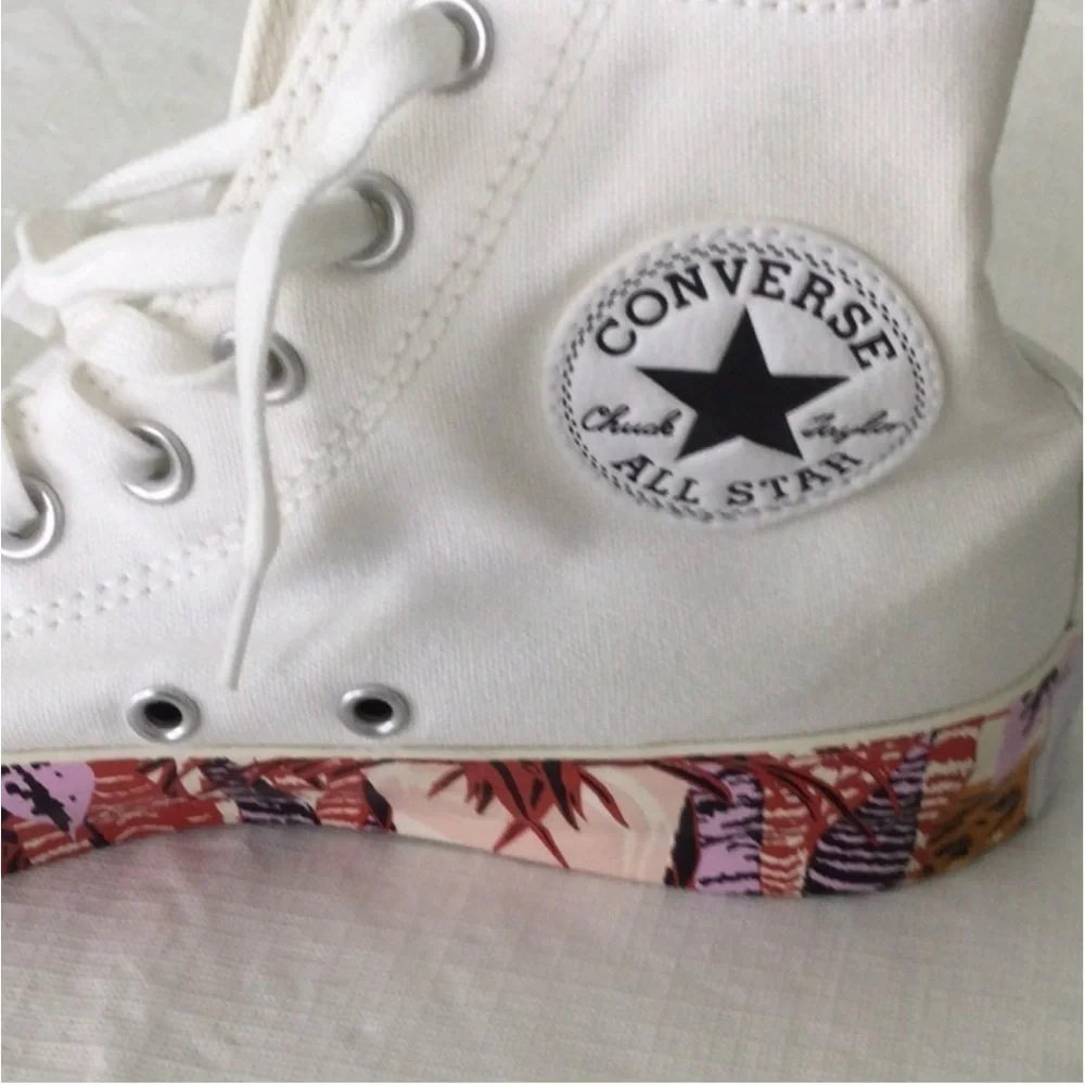 Converse Women’s CTAS HI Sneakers White/Muti Color Sz 7